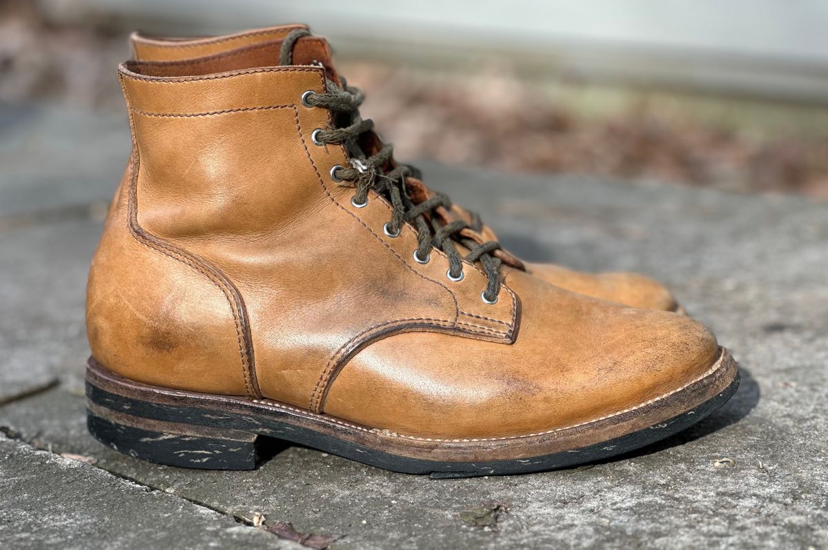 Photo by RUNNOFT on March 2, 2025 of the Oldspeed Service Boot 6” in Horween Tan Latigo.