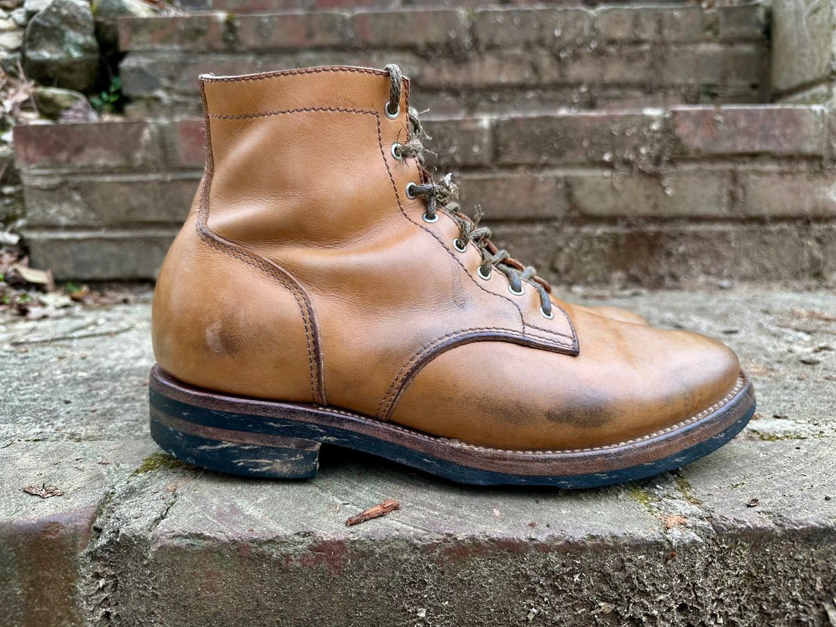 Photo by RUNNOFT on April 1, 2025 of the Oldspeed Service Boot 6” in Horween Tan Latigo.
