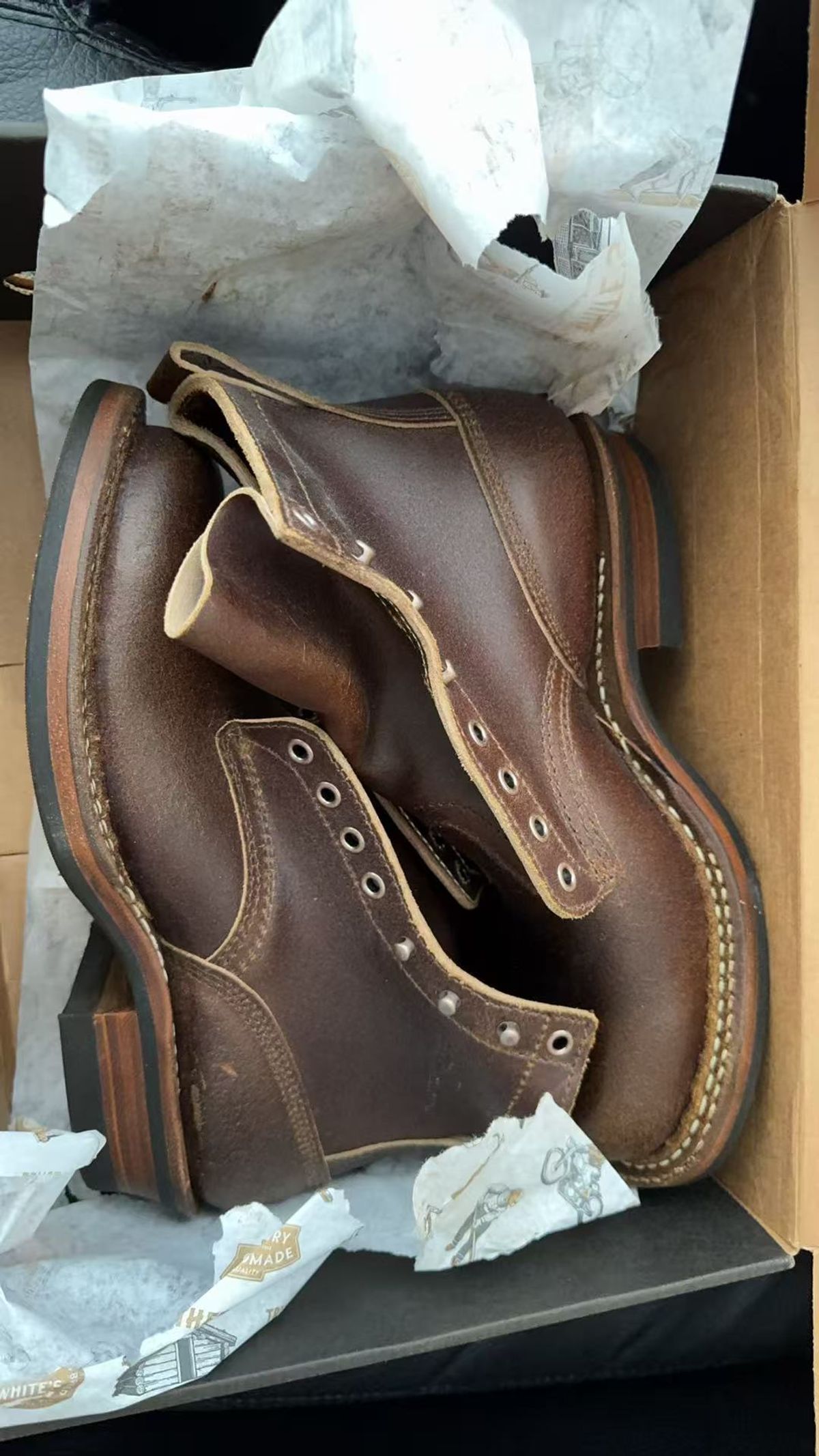 Photo by Efanium on May 17, 2026 of the White's 350 Cruiser in Horween Cinnamon Waxed Flesh.