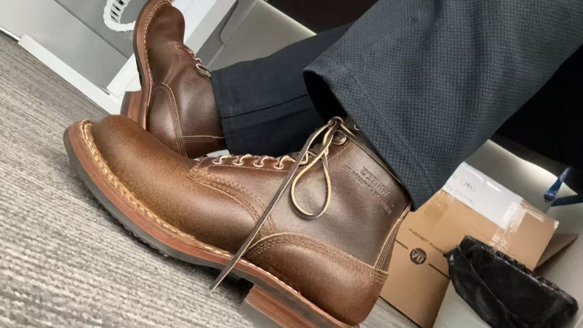 Photo by Efanium on June 3, 2026 of the White's 350 Cruiser in Horween Cinnamon Waxed Flesh.