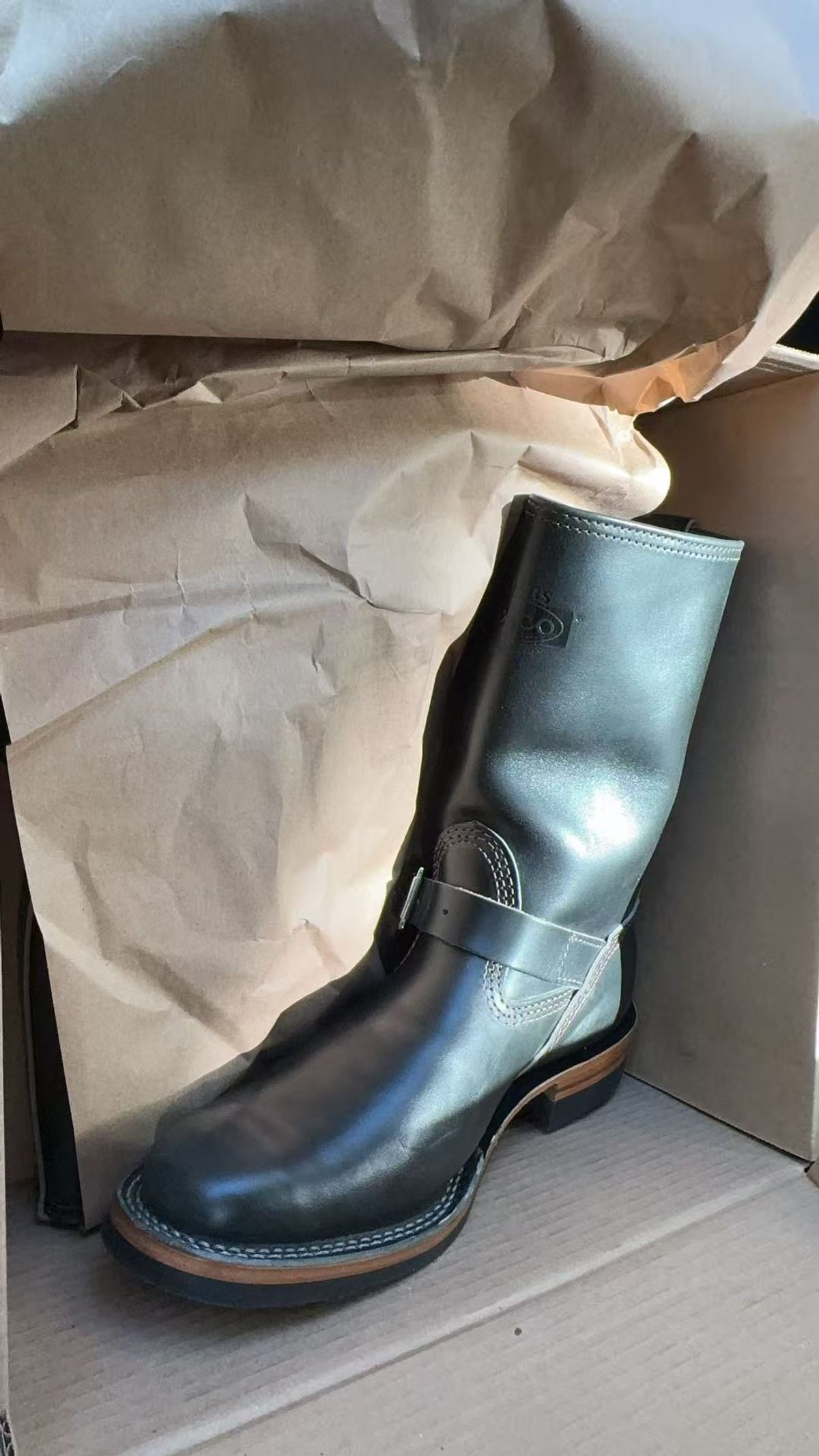 Photo by Efanium on May 17, 2026 of the Wesco Mister Lou in Maryam Olive Waxed Black Horsehide.
