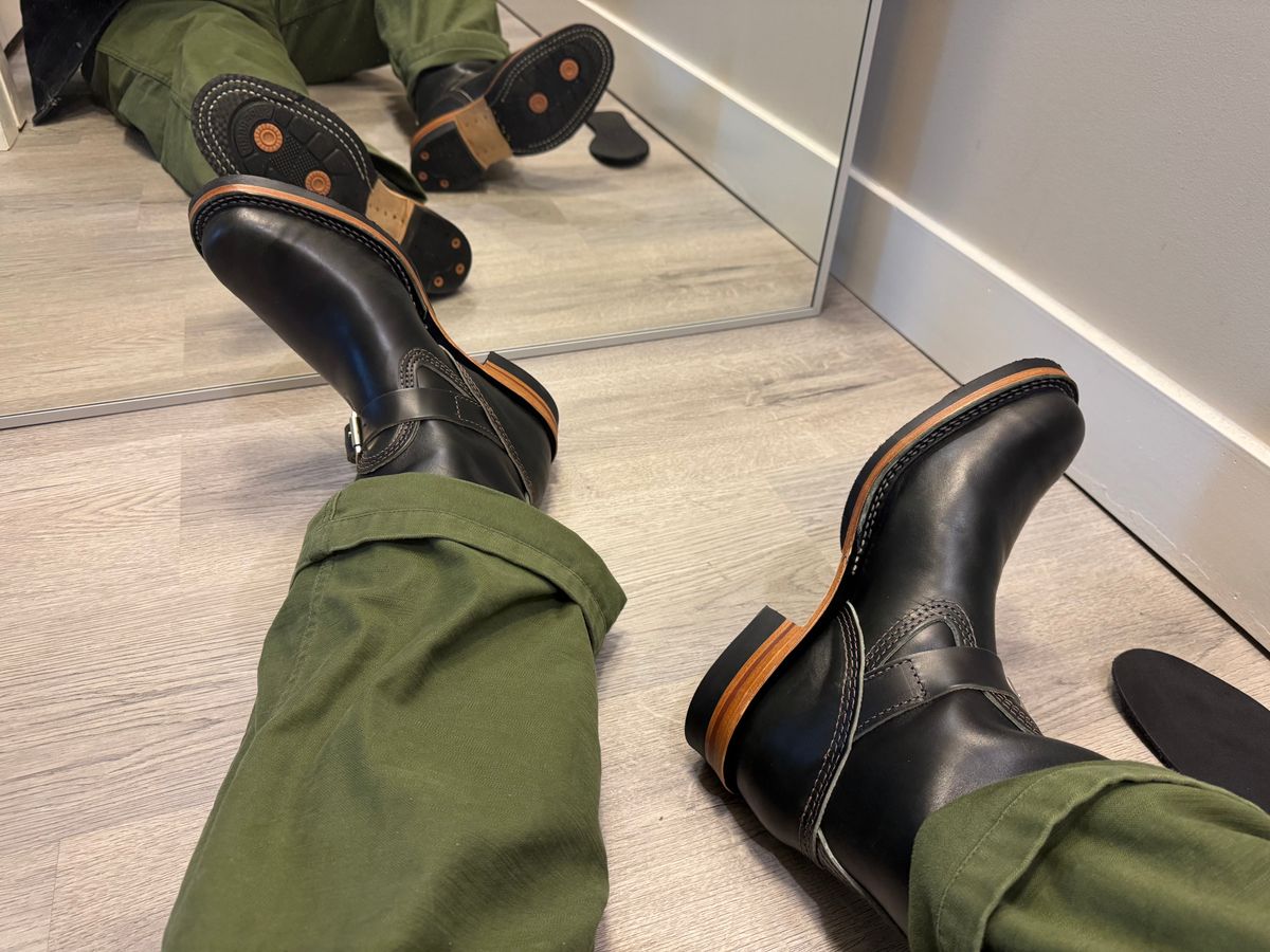 Photo by Efanium on May 16, 2026 of the Wesco Mister Lou in Maryam Olive Waxed Black Horsehide.