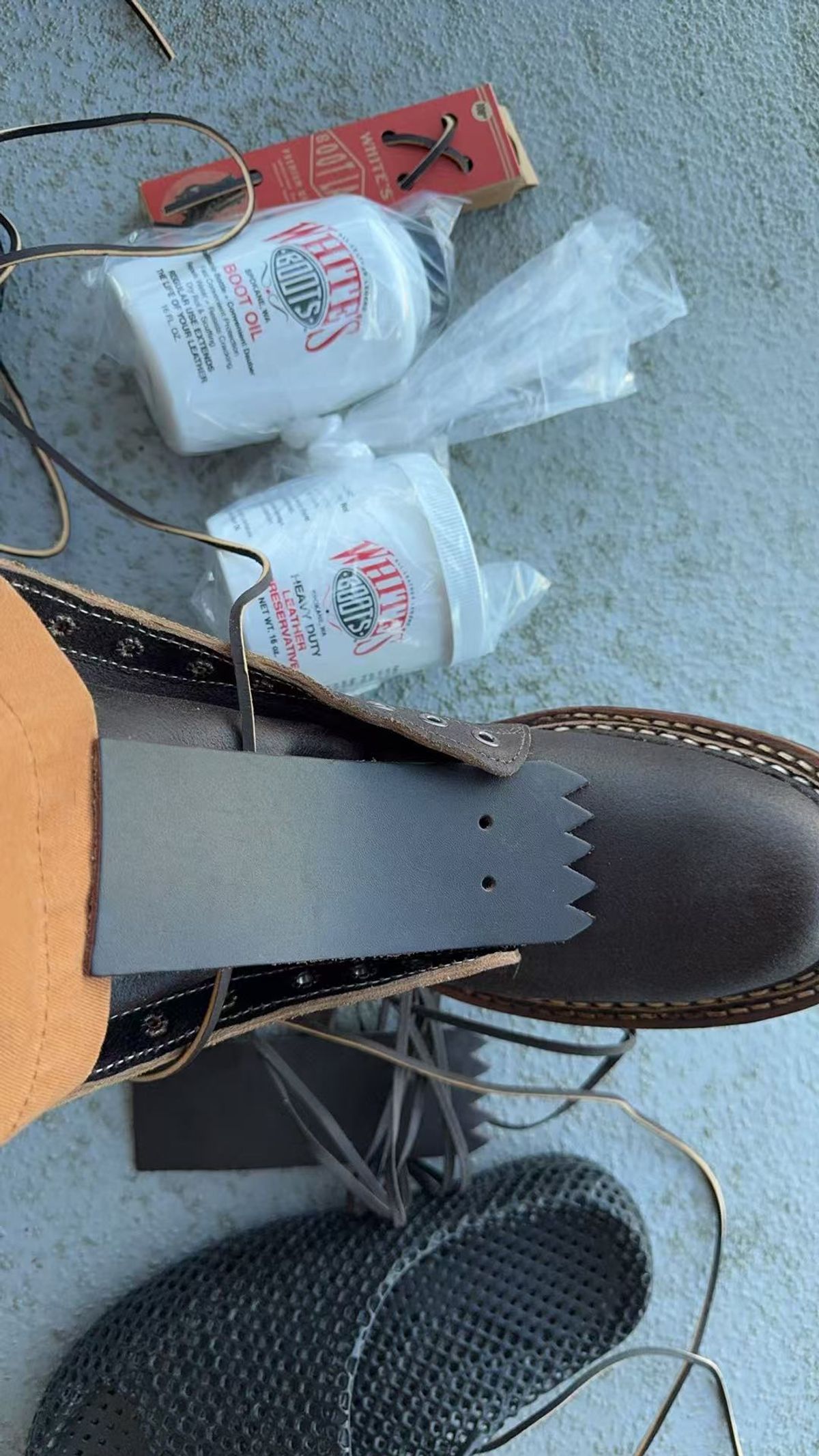 Photo by Efanium on July 6, 2026 of the White's Semi-Dress in Horween Dark Brown Waxed Flesh.