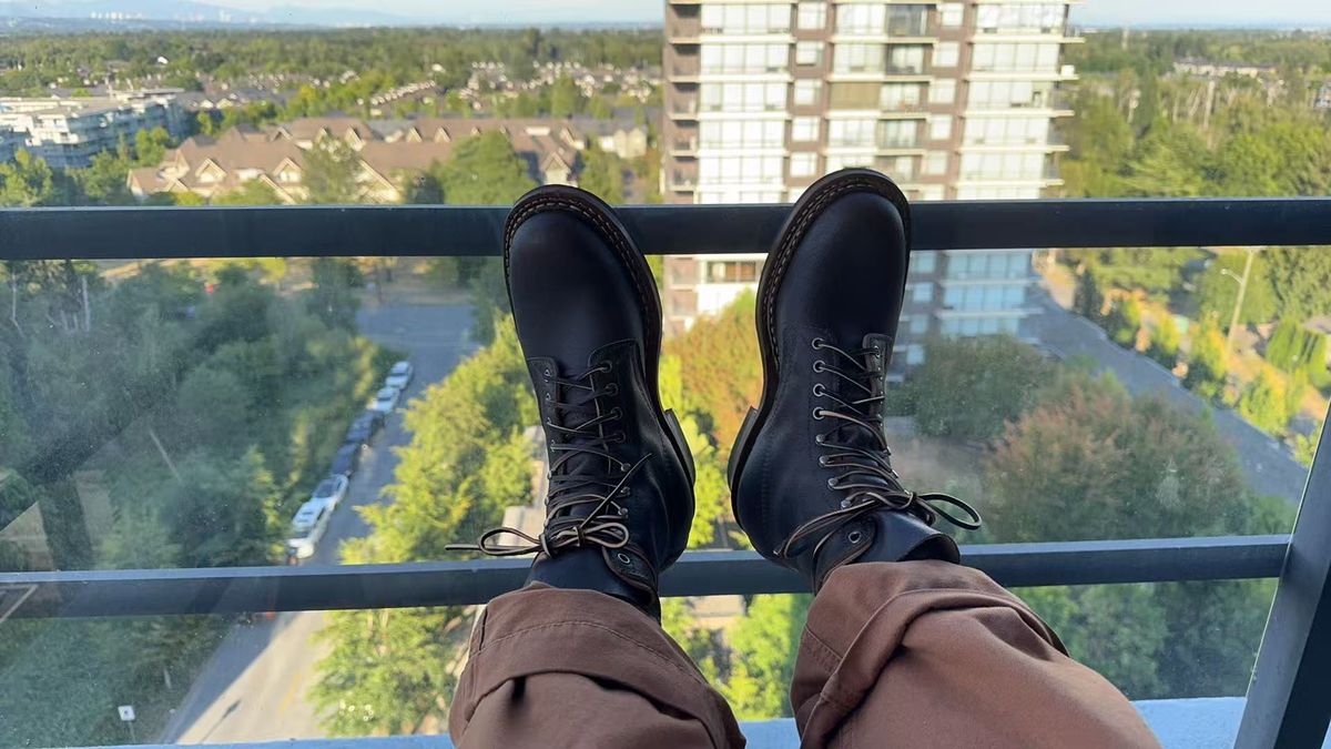 Photo by Efanium on July 6, 2026 of the White's Semi-Dress in Horween Dark Brown Waxed Flesh.