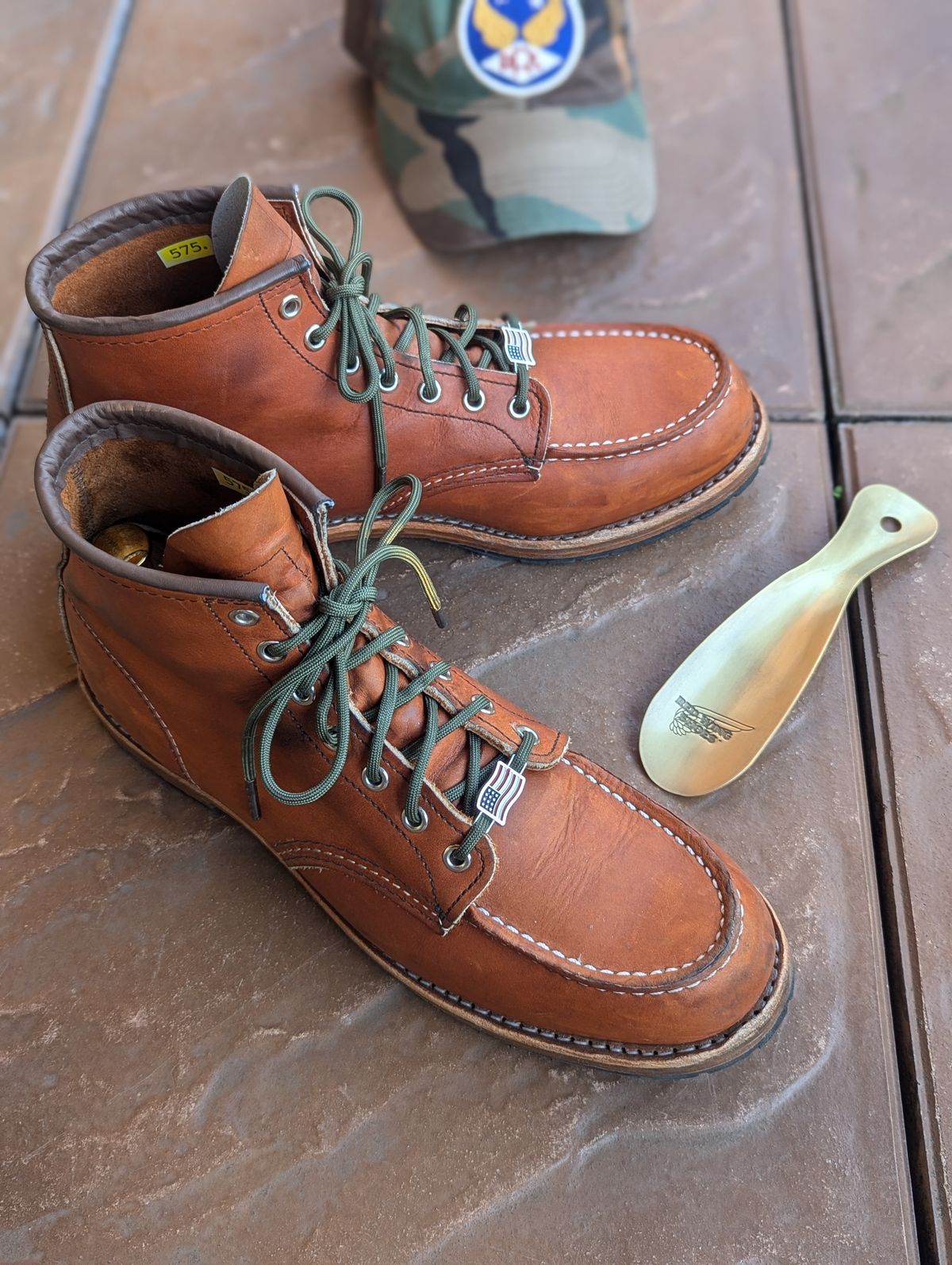Photo by free_the_fades on October 27, 2024 of the Red Wing 6-Inch Classic Moc in S.B. Foot Oro Legacy.