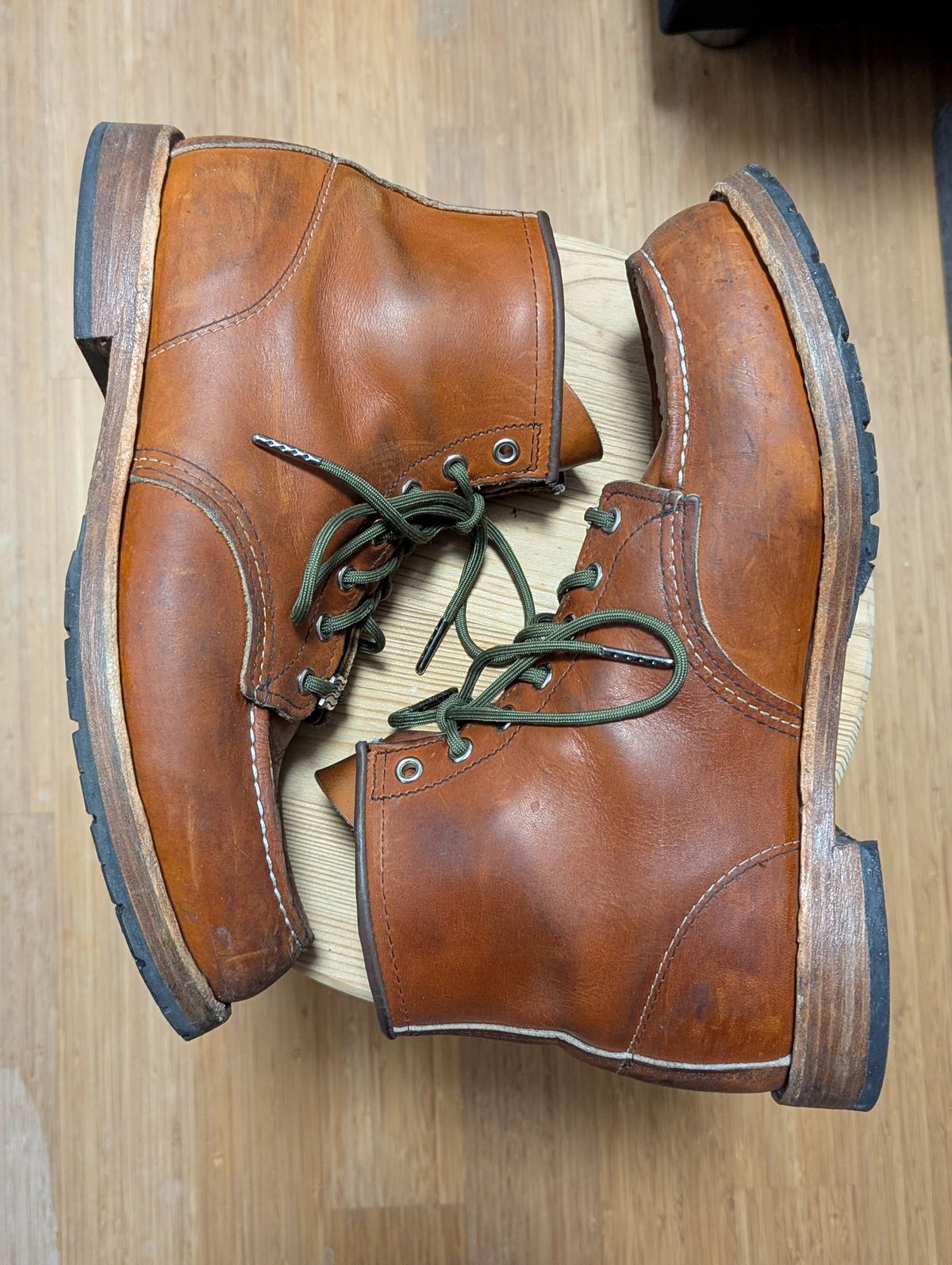 Photo by free_the_fades on January 1, 2025 of the Red Wing 6-Inch Classic Moc in S.B. Foot Oro Legacy.