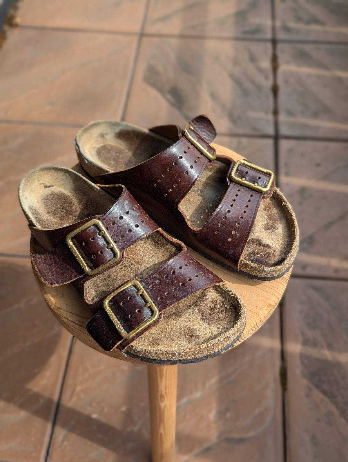 Photo by free_the_fades on July 31, 2024 of the Birkenstock Arizona in Tobacco Brown Oiled Leather.