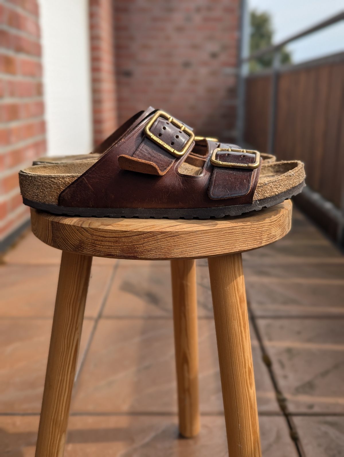 Photo by free_the_fades on July 31, 2024 of the Birkenstock Arizona in Tobacco Brown Oiled Leather.