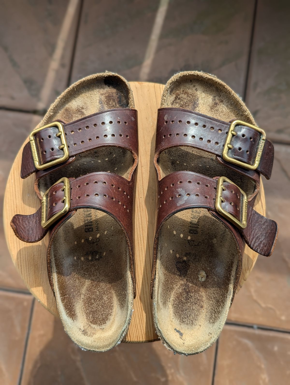 Photo by free_the_fades on July 31, 2024 of the Birkenstock Arizona in Tobacco Brown Oiled Leather.