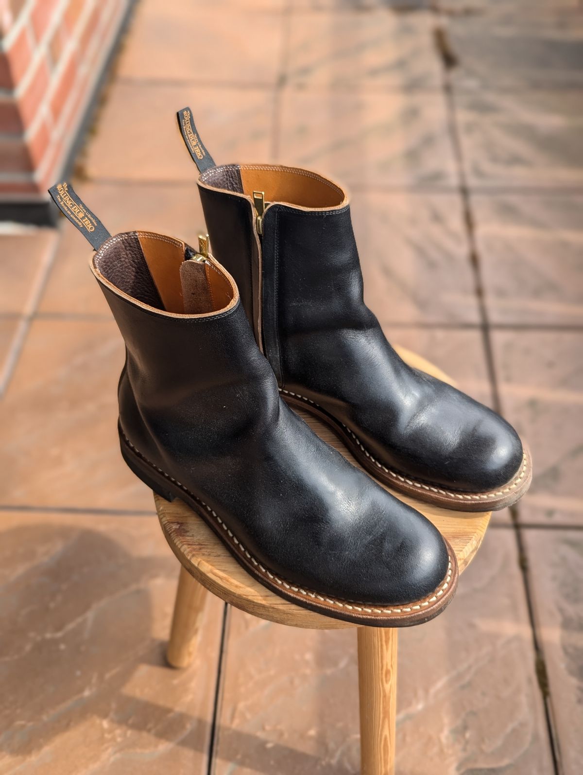 Photo by free_the_fades on July 31, 2024 of the Rolling Dub Trio Casper Boot in Horween Black Chromexcel.