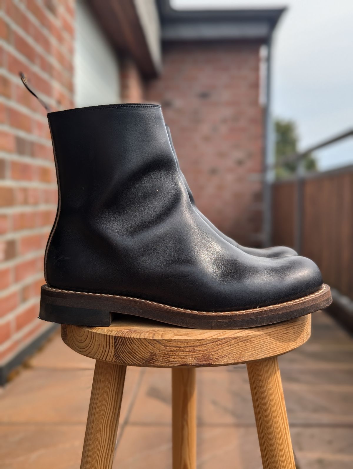 Photo by free_the_fades on July 31, 2024 of the Rolling Dub Trio Casper Boot in Horween Black Chromexcel.