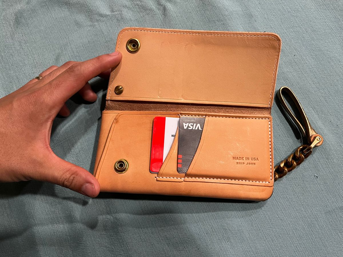 Photo by shredwin.206 on October 1, 2025 of the Ship John Gibson Wallet in Hermann Oak Veg Tan.