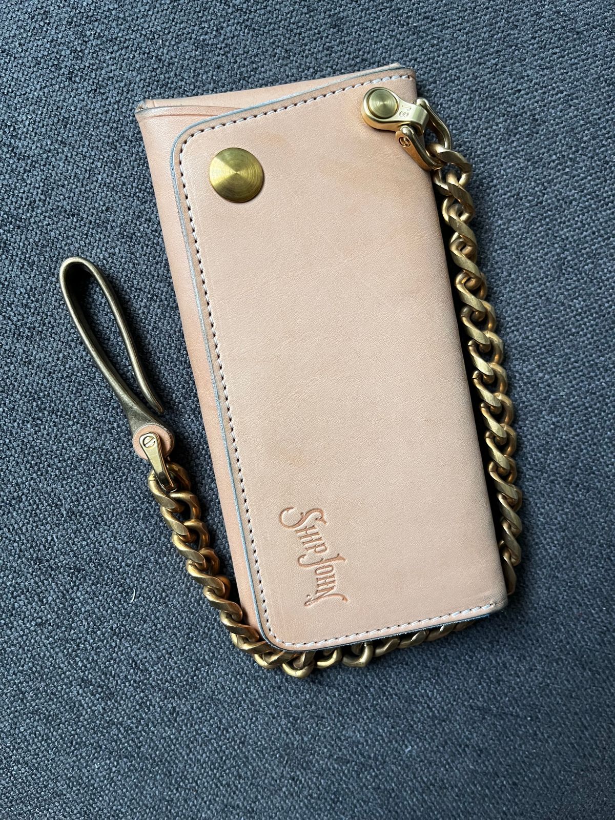 Photo by shredwin.206 on September 26, 2025 of the Ship John Gibson Wallet in Hermann Oak Veg Tan.