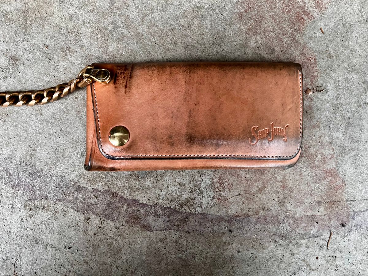 Photo by shredwin.206 on January 3, 2026 of the Ship John Gibson Wallet in Hermann Oak Veg Tan.