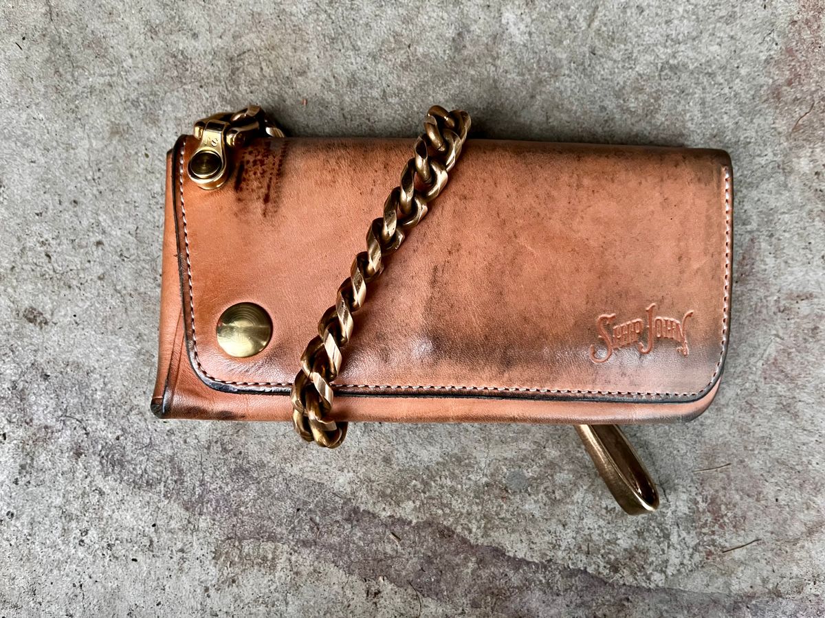 Photo by shredwin.206 on January 3, 2026 of the Ship John Gibson Wallet in Hermann Oak Veg Tan.