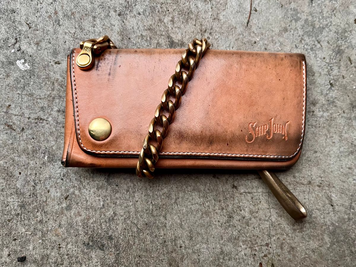Photo by shredwin.206 on February 1, 2026 of the Ship John Gibson Wallet in Hermann Oak Veg Tan.