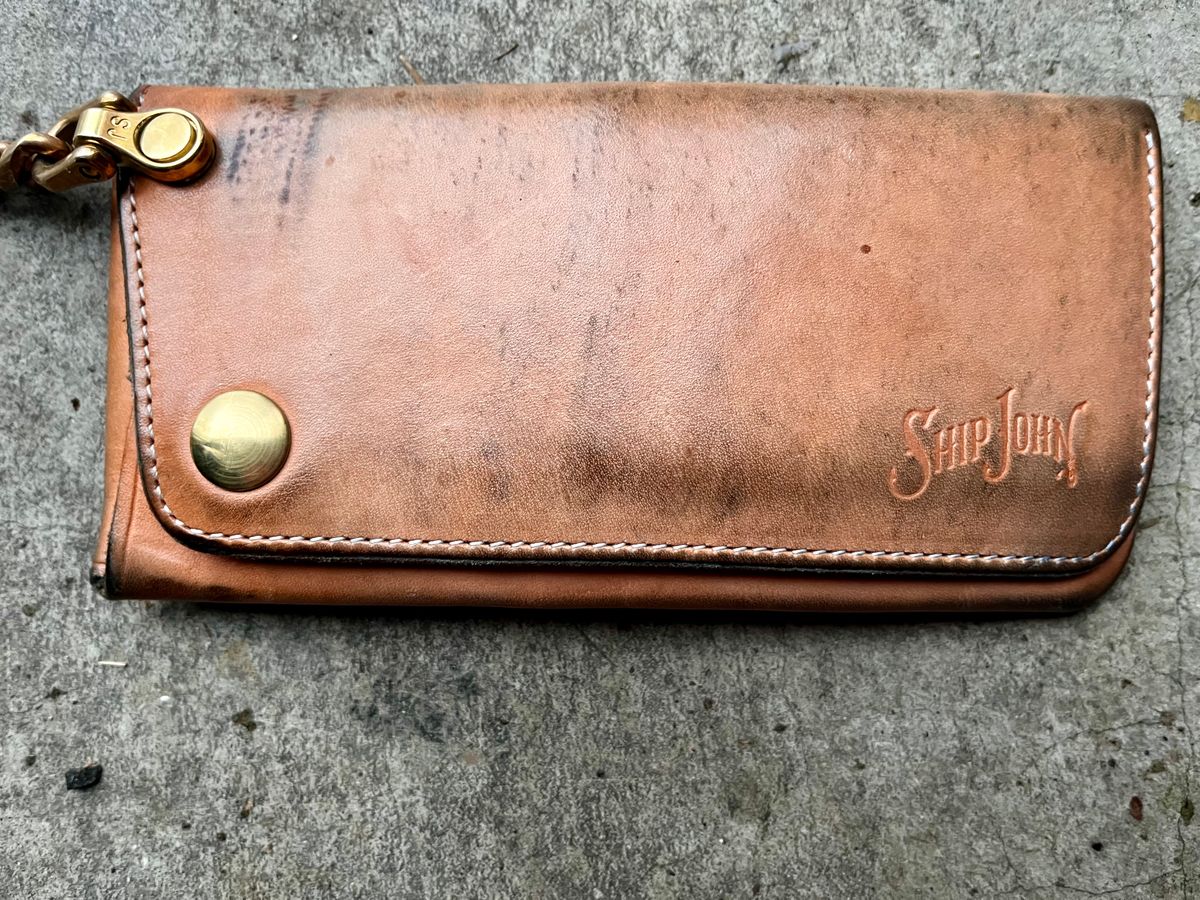 Photo by shredwin.206 on February 1, 2026 of the Ship John Gibson Wallet in Hermann Oak Veg Tan.