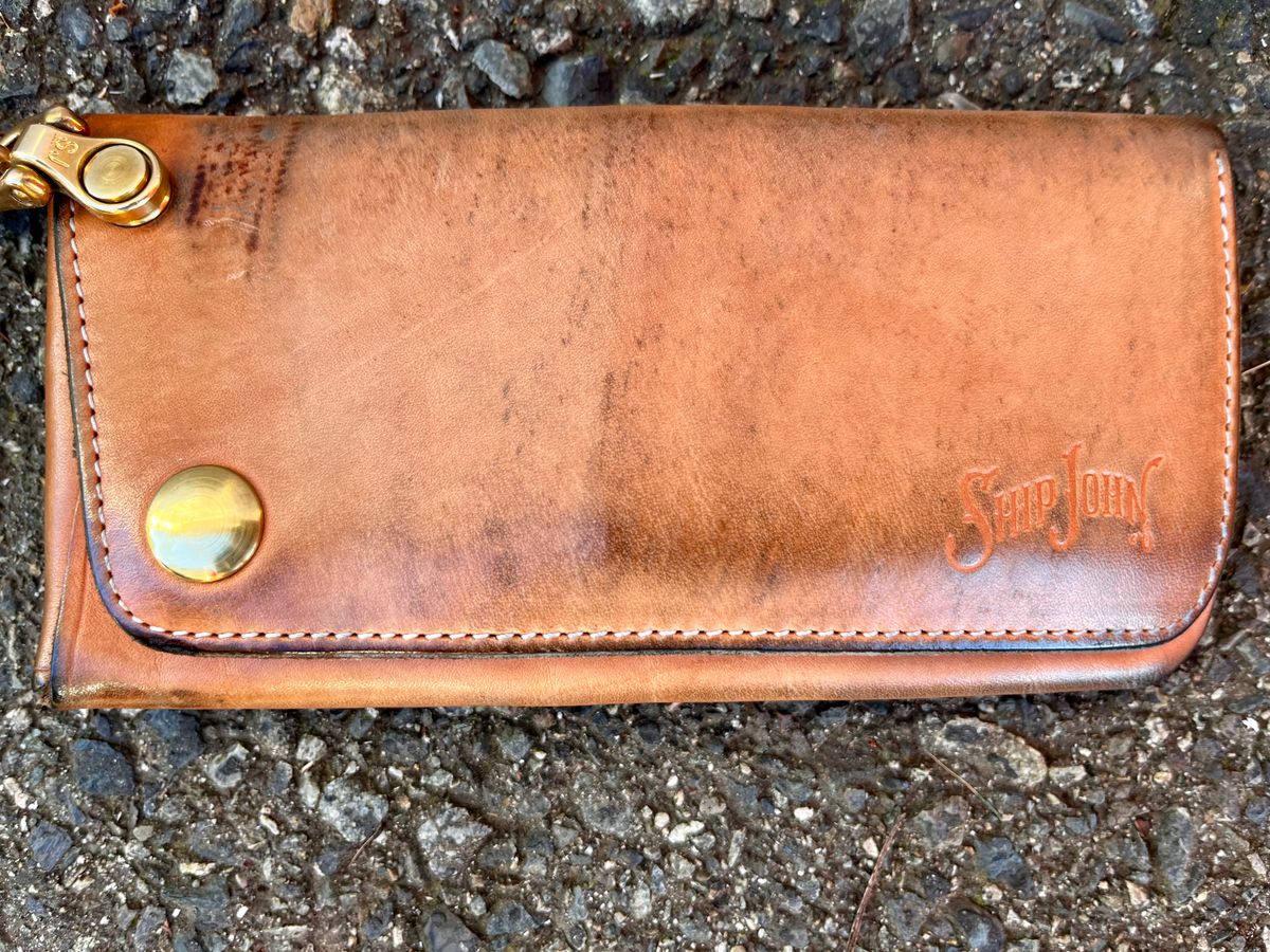 Photo by shredwin.206 on March 1, 2026 of the Ship John Gibson Wallet in Hermann Oak Veg Tan.
