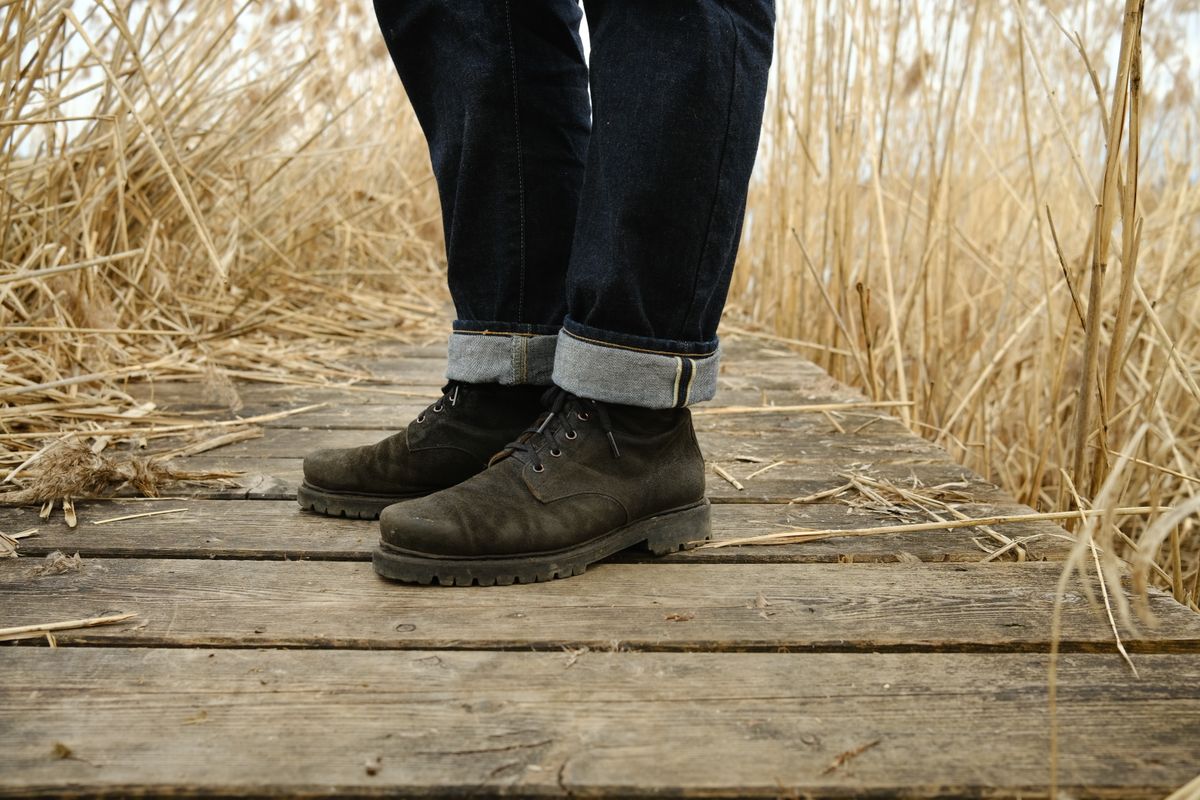 Photo by Luca on March 11, 2024 of the Halfs Oskar in Black Hunting Leather Flesh Side.