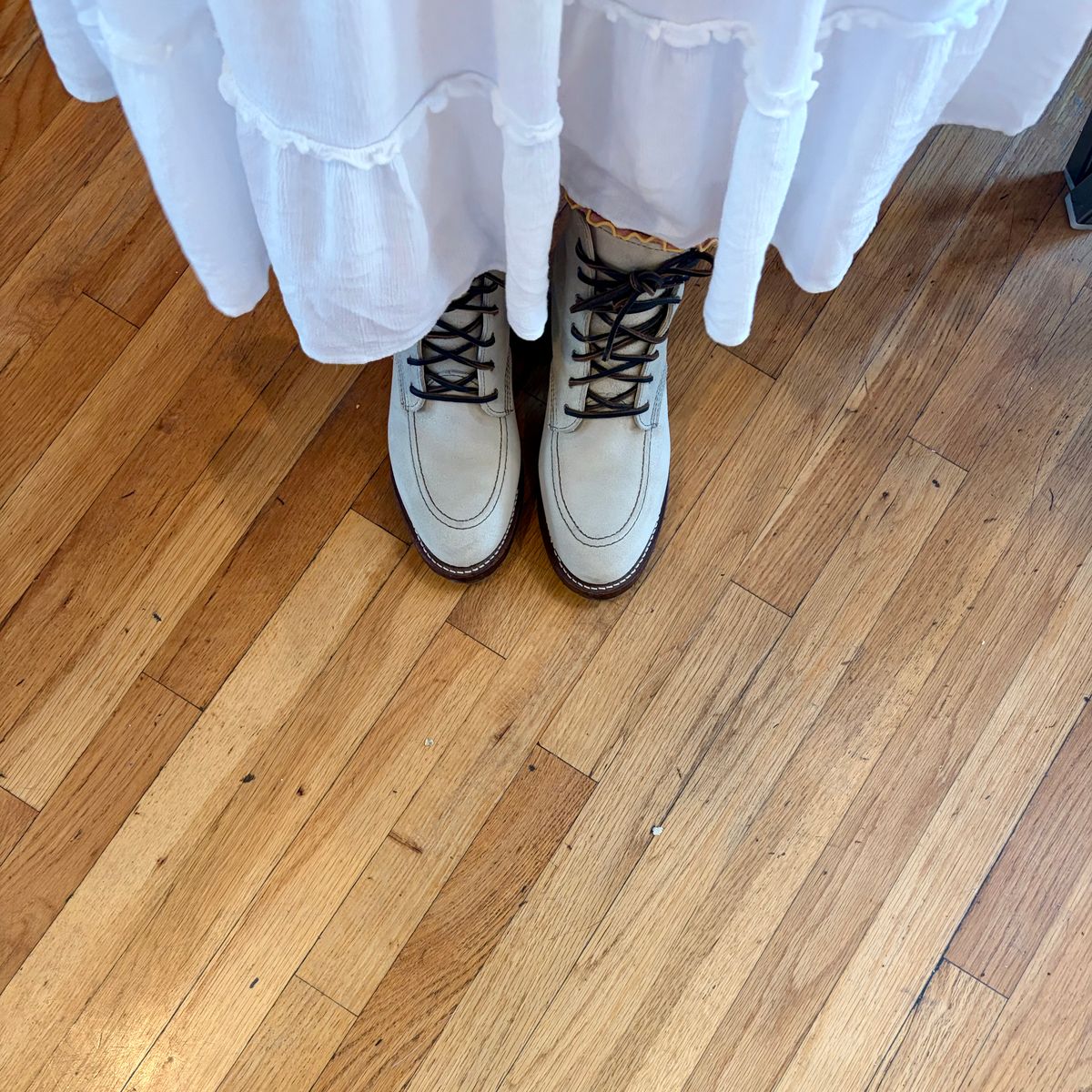 Photo by rosieteacher on October 18, 2025 of the Red Wing Clara in White Sand Mohave.