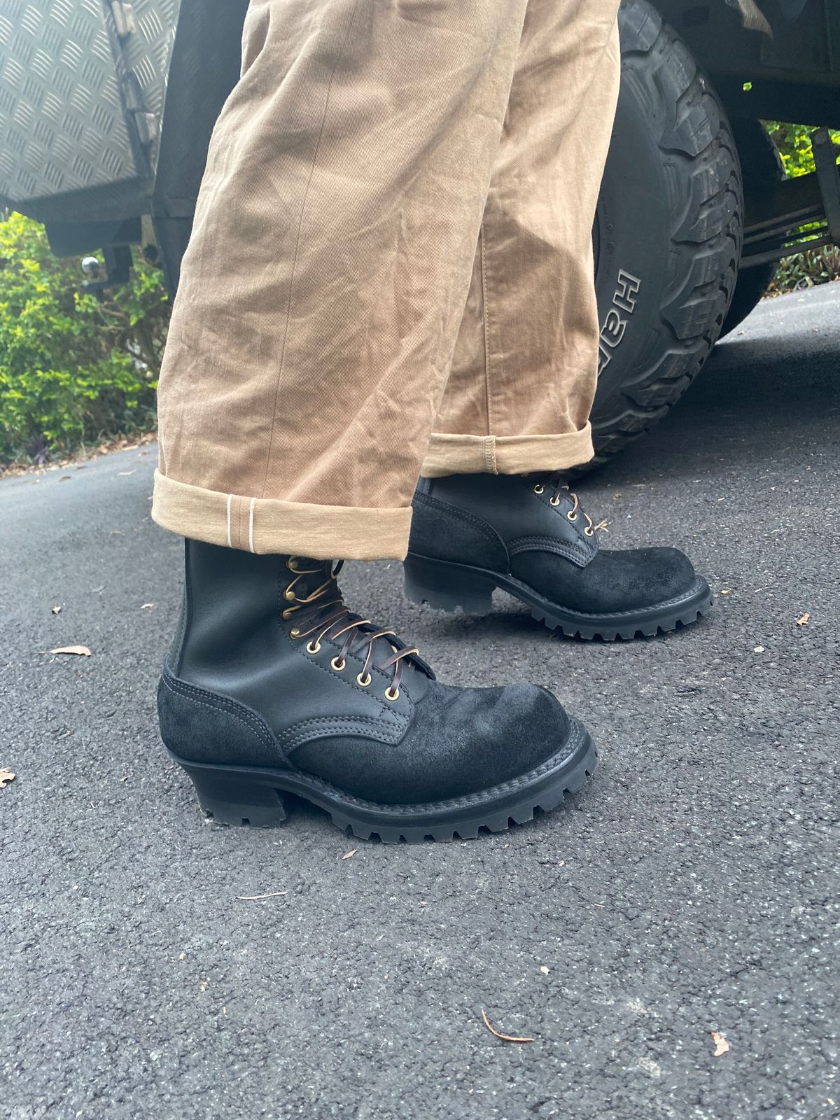 Photo by Alecs_boots on November 15, 2024 of the Nicks Hot Shot in Seidel MaxSupport Black Roughout & Seidel MaxSupport Black.