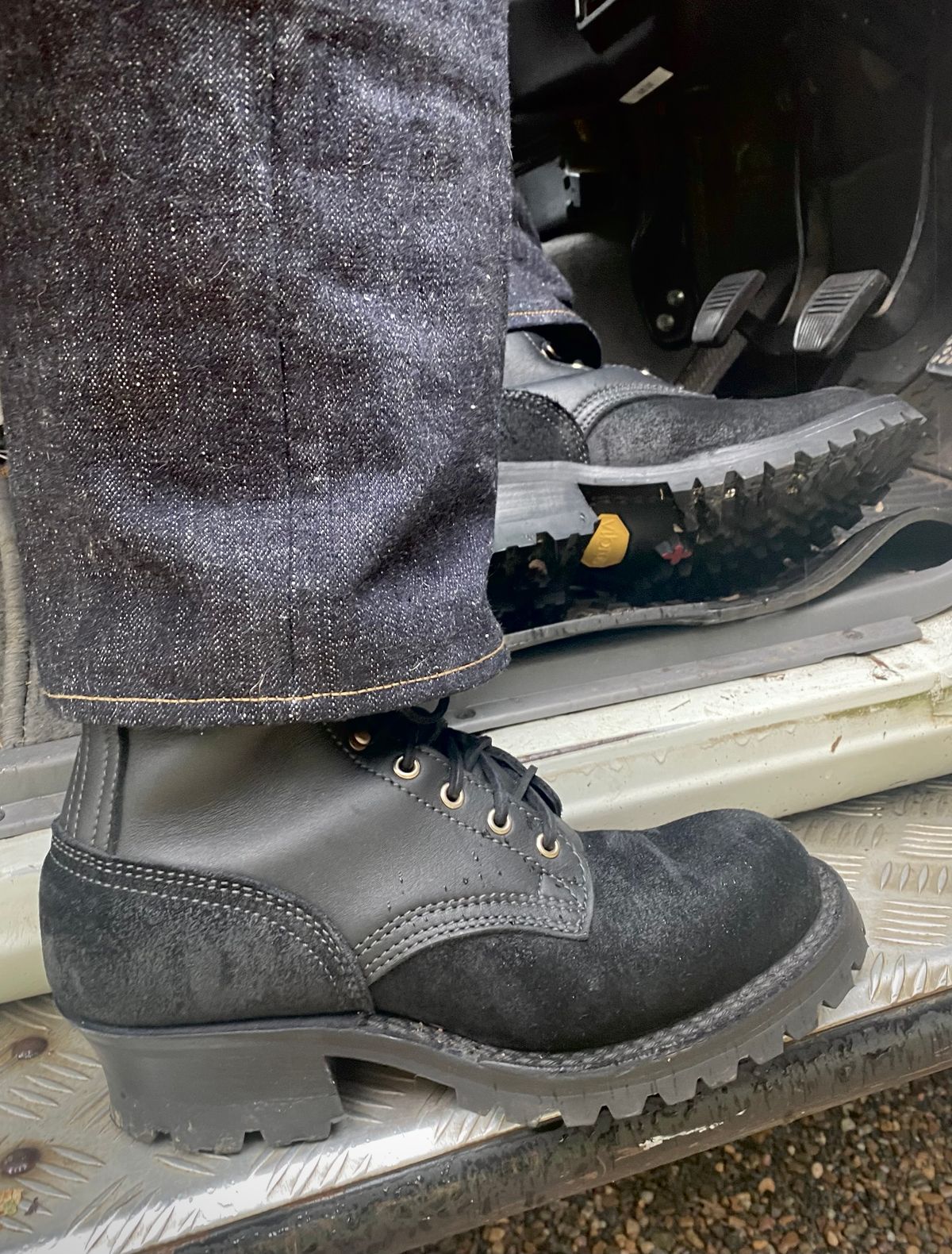 Photo by Alecs_boots on November 22, 2024 of the Nicks Hot Shot in Seidel MaxSupport Black Roughout & Seidel MaxSupport Black.