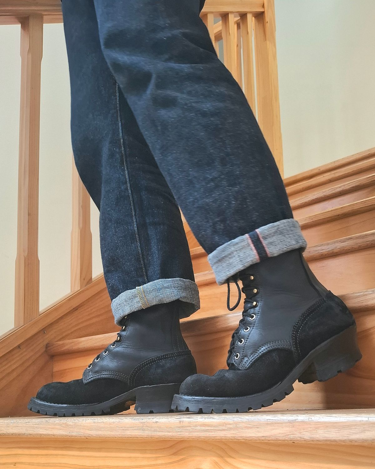 Photo by Alecs_boots on May 27, 2025 of the Nicks Hot Shot in Seidel MaxSupport Black Roughout & Seidel MaxSupport Black.