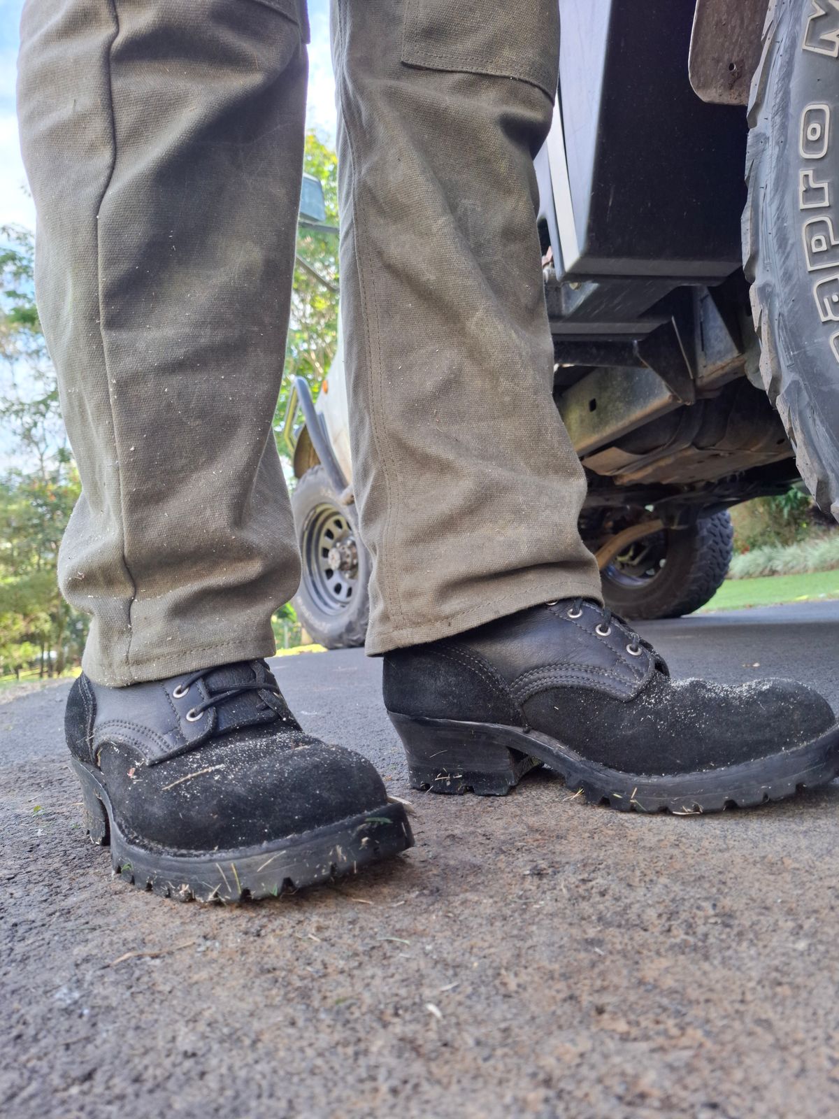 Photo by Alecs_boots on June 17, 2025 of the Nicks Hot Shot in Seidel MaxSupport Black Roughout & Seidel MaxSupport Black.