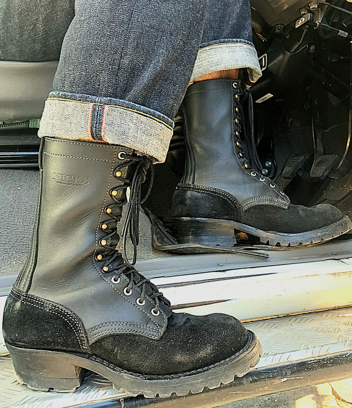 Photo by Alecs_boots on June 26, 2025 of the Nicks Hot Shot in Seidel MaxSupport Black Roughout & Seidel MaxSupport Black.