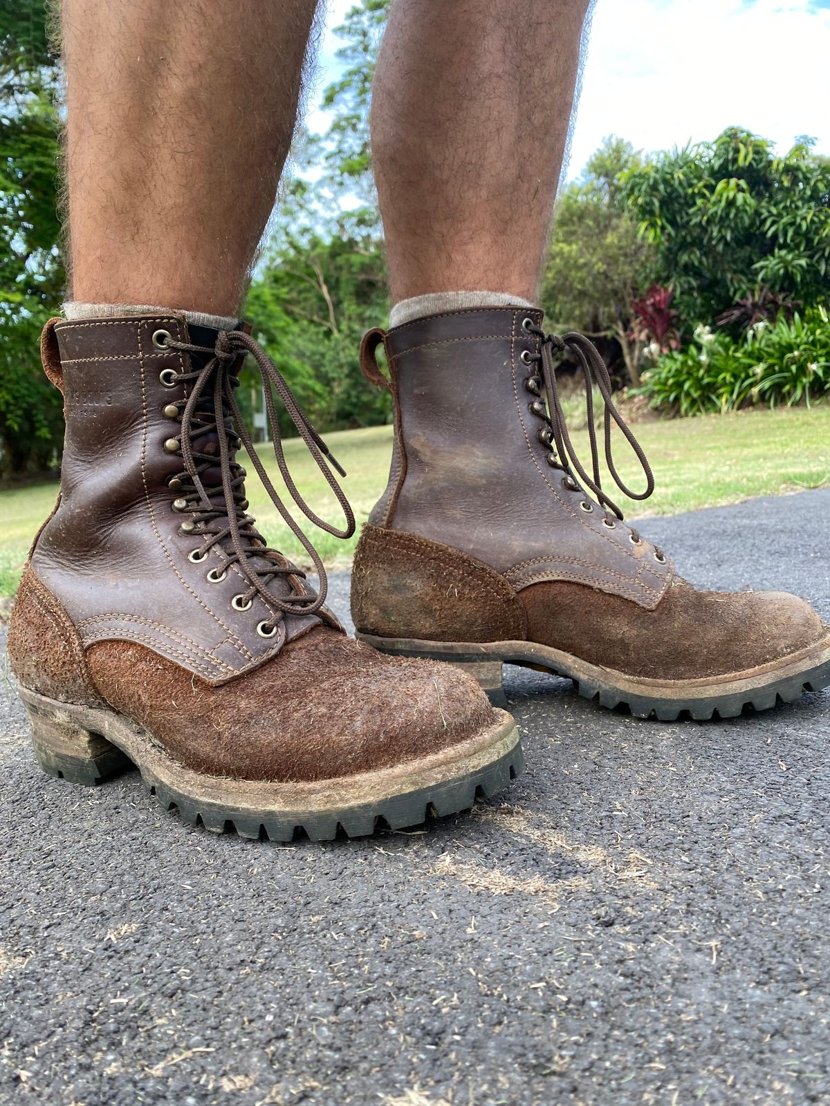 Photo by Alecs_boots on December 21, 2024 of the Drew's Boots 8-Inch Logger in Brown Roughout & Brown Smooth.