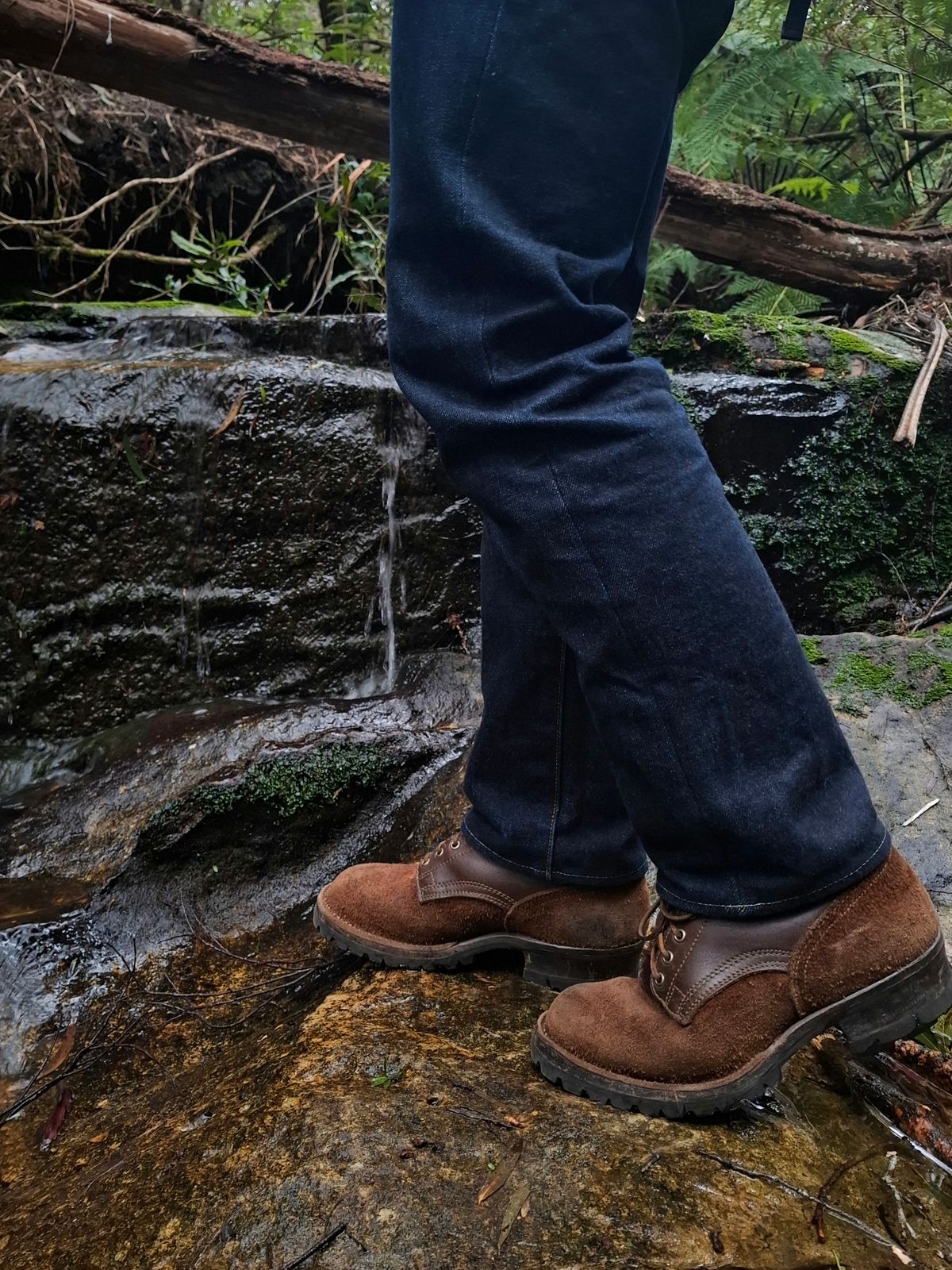 Photo by Alecs_boots on July 18, 2025 of the Drew's Boots 8-Inch Logger in Brown Roughout & Brown Smooth.