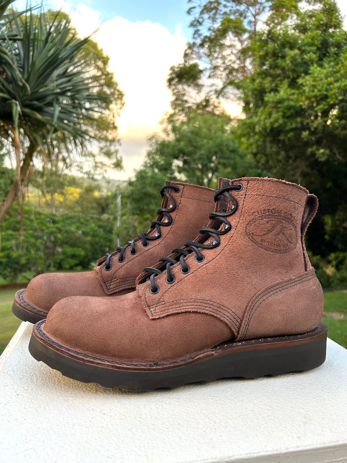 Photo by Alecs_boots on January 31, 2025 of the JK Boots Forefront in Seidel Mocha Oil Tan Roughout.