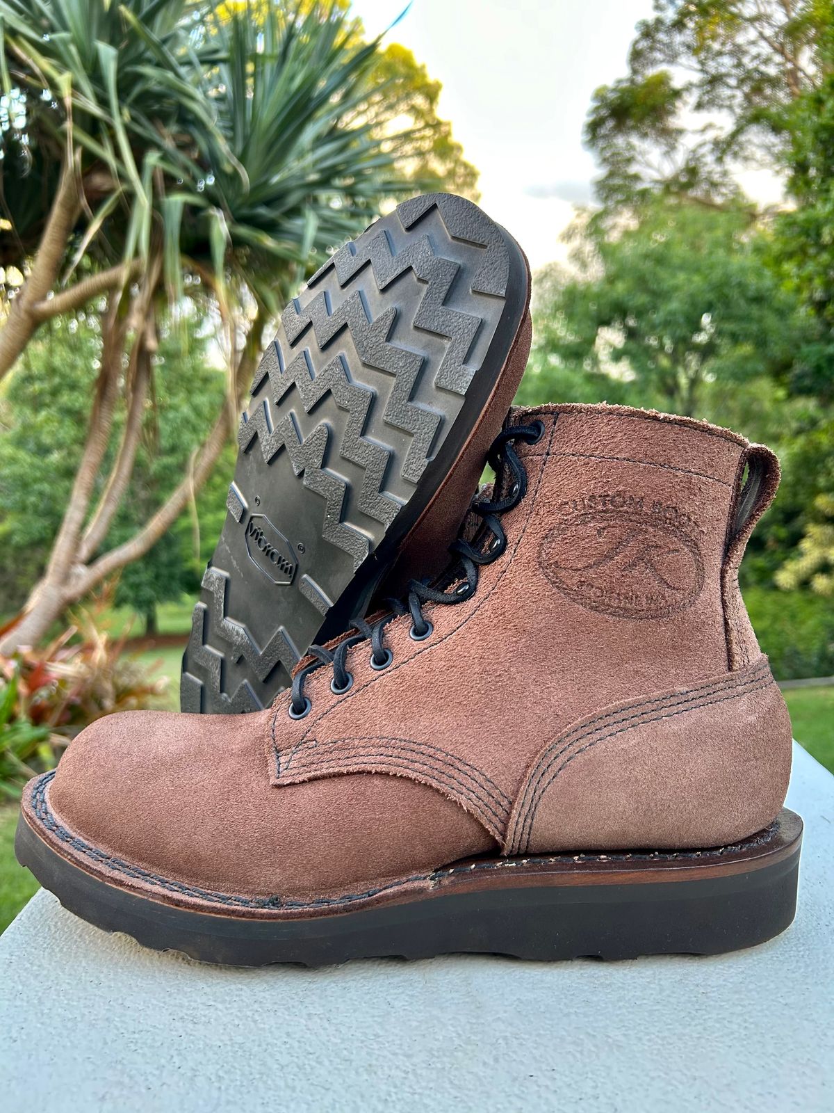 Photo by Alecs_boots on January 31, 2025 of the JK Boots Forefront in Seidel Mocha Oil Tan Roughout.