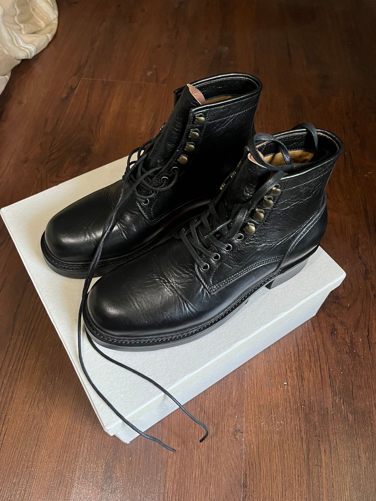 Photo by canggax on May 2, 2026 of the Jakkrabbits Logger Boot in Shinki Black Teacore Horsehide.
