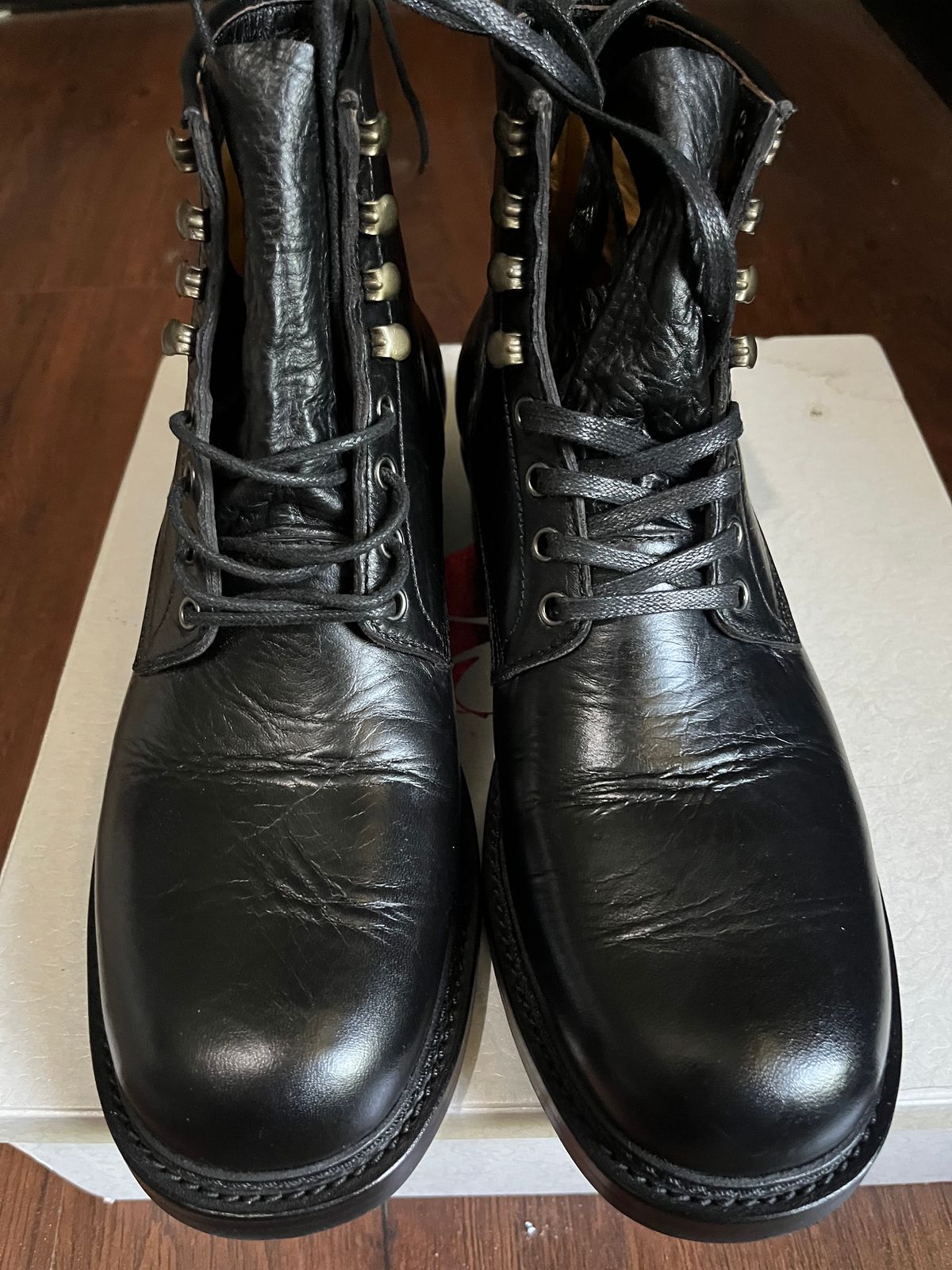 Photo by canggax on May 2, 2026 of the Jakkrabbits Logger Boot in Shinki Black Teacore Horsehide.