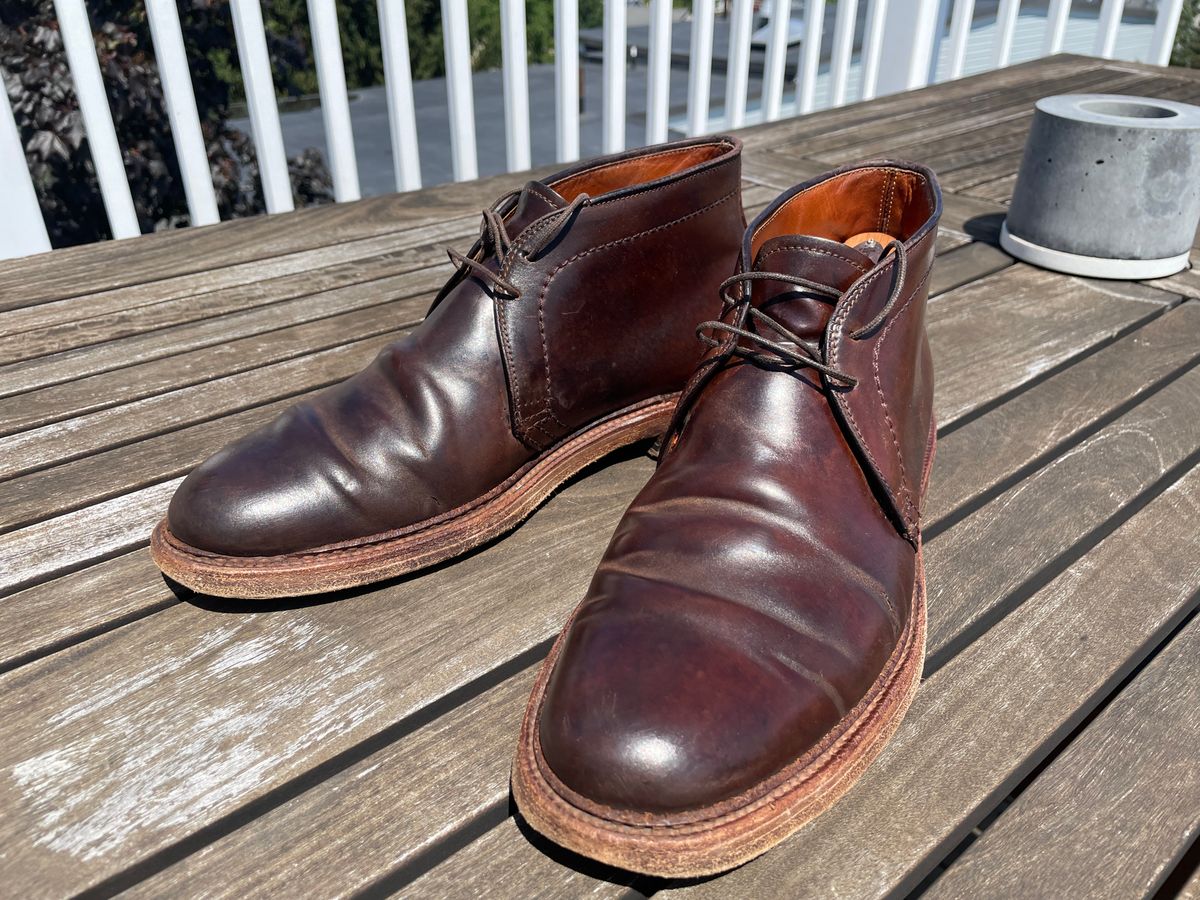 Photo by shoe_enjoy_myself on August 1, 2025 of the Alden 2-Eyelet Chukka in Horween Cigar Shell Cordovan.