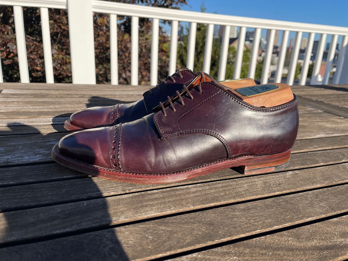 Photo by shoe_enjoy_myself on October 2, 2025 of the Alden Director Unlined Perforated Tip Derby in Horween Color 8 Shell Cordovan.