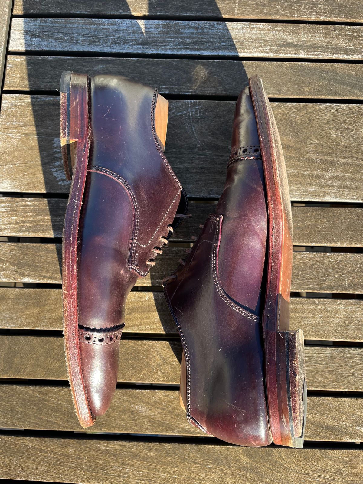 Photo by shoe_enjoy_myself on October 2, 2025 of the Alden Director Unlined Perforated Tip Derby in Horween Color 8 Shell Cordovan.