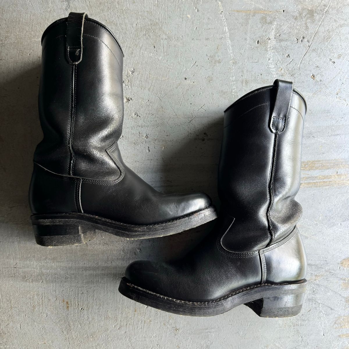 Photo by puhtrol on June 30, 2026 of the Dayton Boots Engineer Western Soft Toe in Black Chrome.