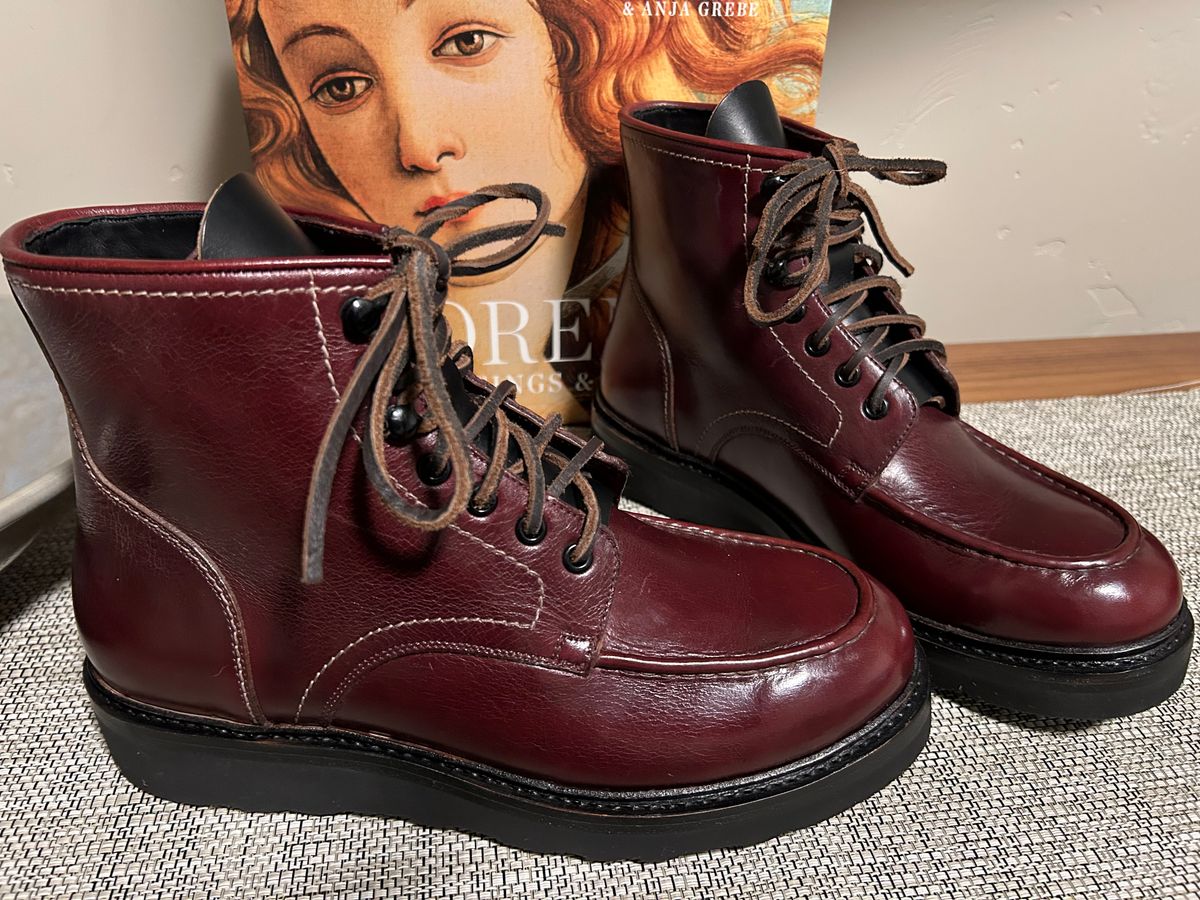 Photo by BB02 on September 24, 2025 of the Blkbrd Shoemaker Dallas in Horween Burgundy Chromexcel.