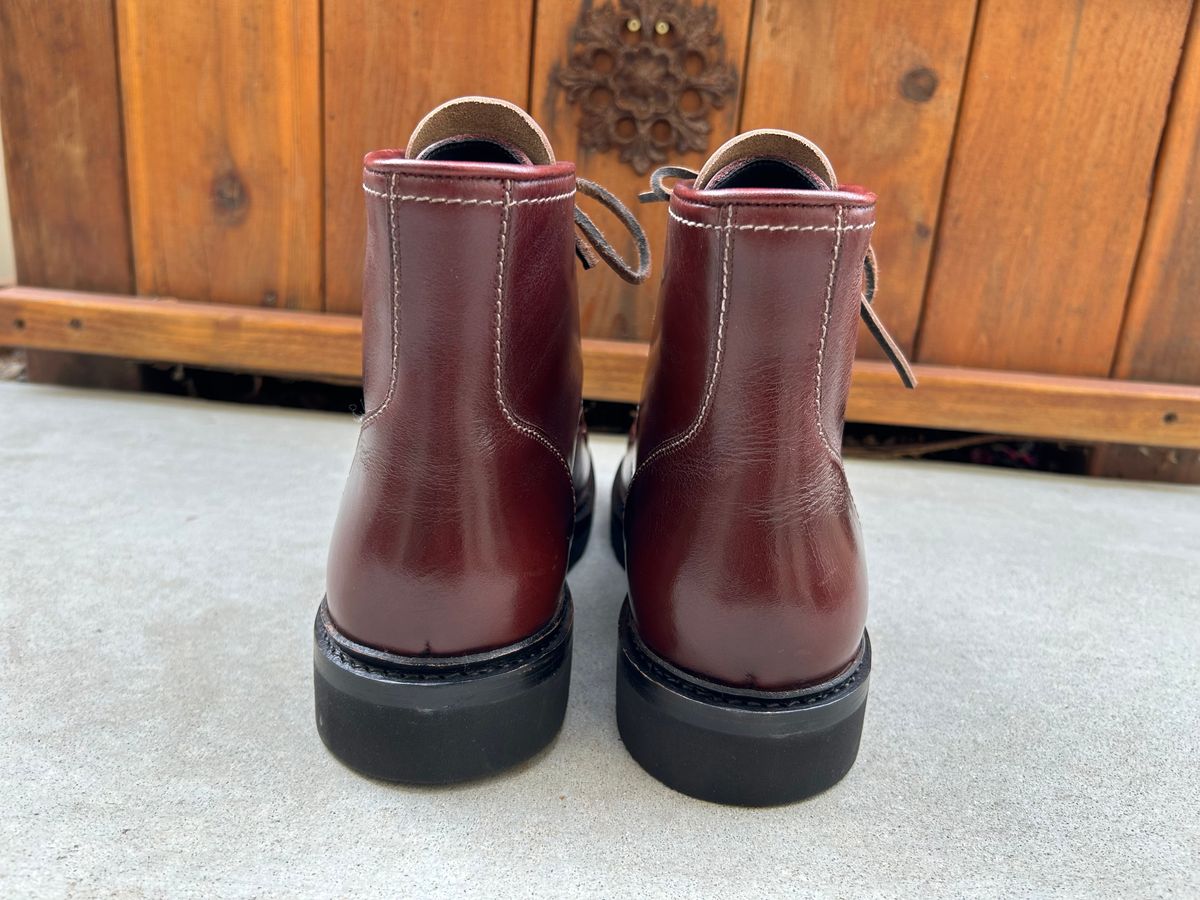 Photo by BB02 on October 2, 2025 of the Blkbrd Shoemaker Dallas in Horween Burgundy Chromexcel.