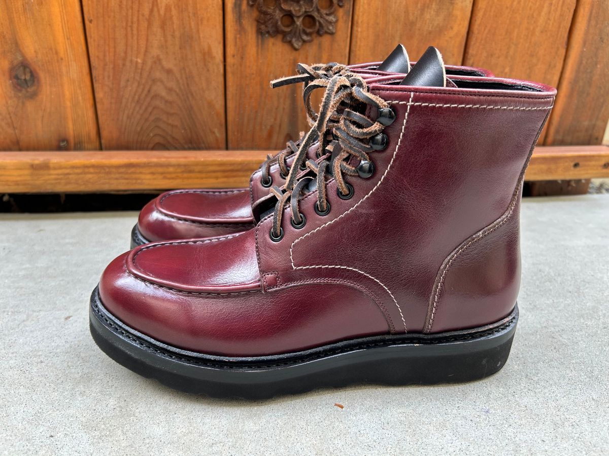 Photo by BB02 on October 2, 2025 of the Blkbrd Shoemaker Dallas in Horween Burgundy Chromexcel.