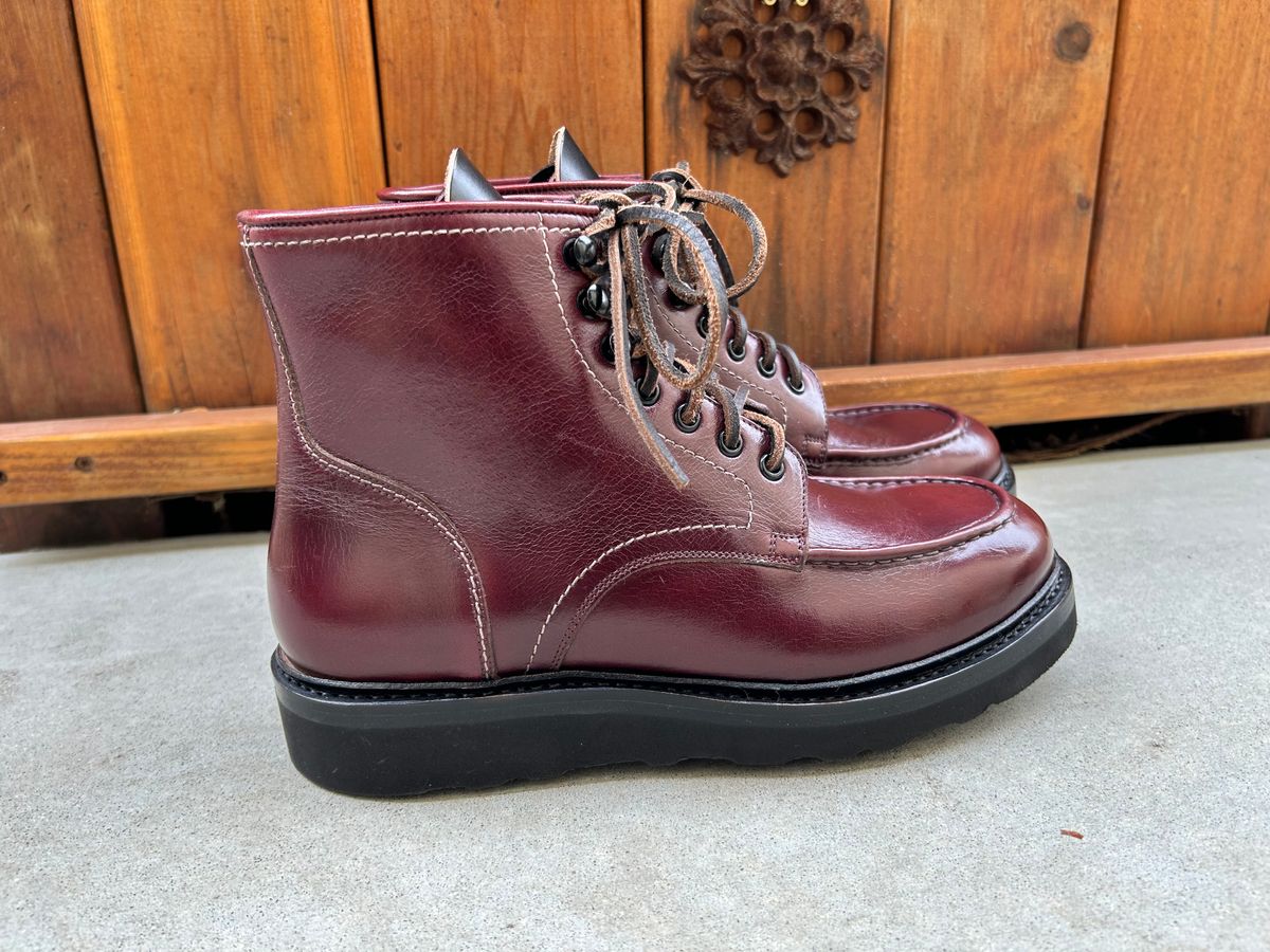 Photo by BB02 on October 2, 2025 of the Blkbrd Shoemaker Dallas in Horween Burgundy Chromexcel.