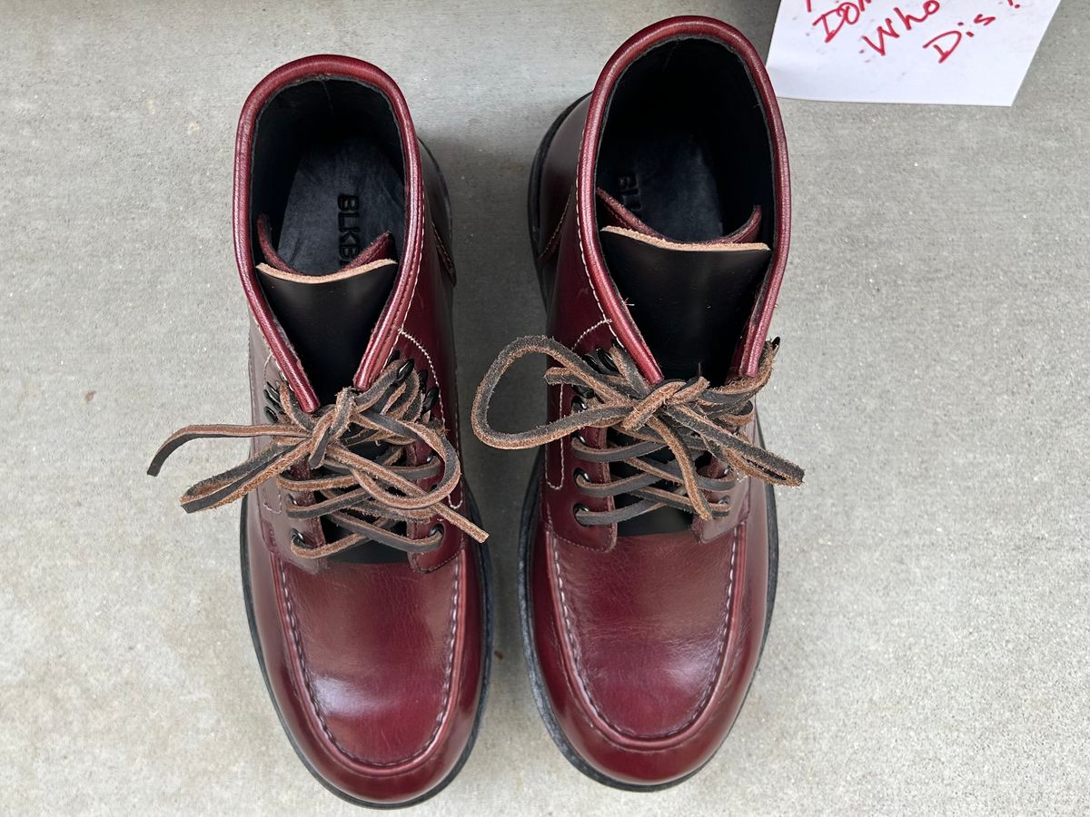 Photo by BB02 on October 2, 2025 of the Blkbrd Shoemaker Dallas in Horween Burgundy Chromexcel.