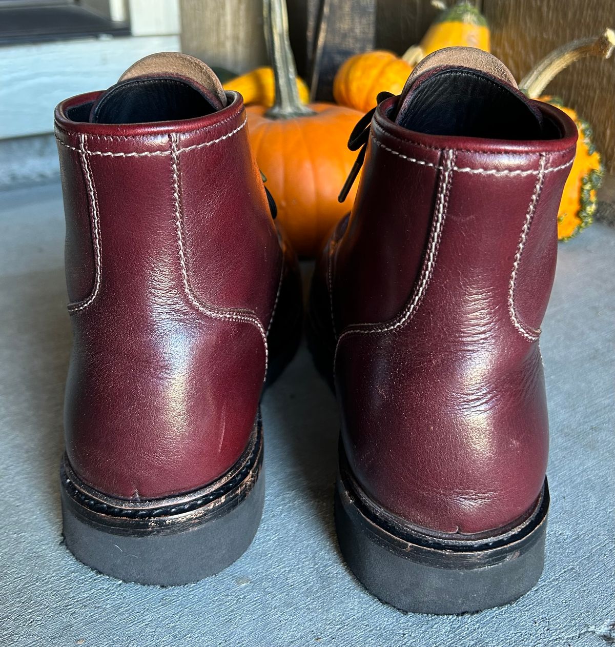 Photo by BB02 on November 1, 2025 of the Blkbrd Shoemaker Dallas in Horween Burgundy Chromexcel.