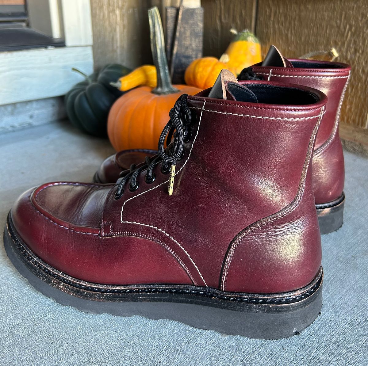 Photo by BB02 on November 1, 2025 of the Blkbrd Shoemaker Dallas in Horween Burgundy Chromexcel.