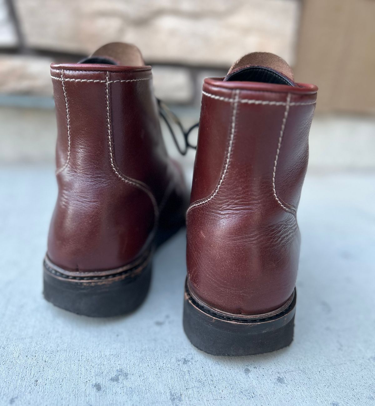 Photo by BB02 on December 2, 2025 of the Blkbrd Shoemaker Dallas in Horween Burgundy Chromexcel.