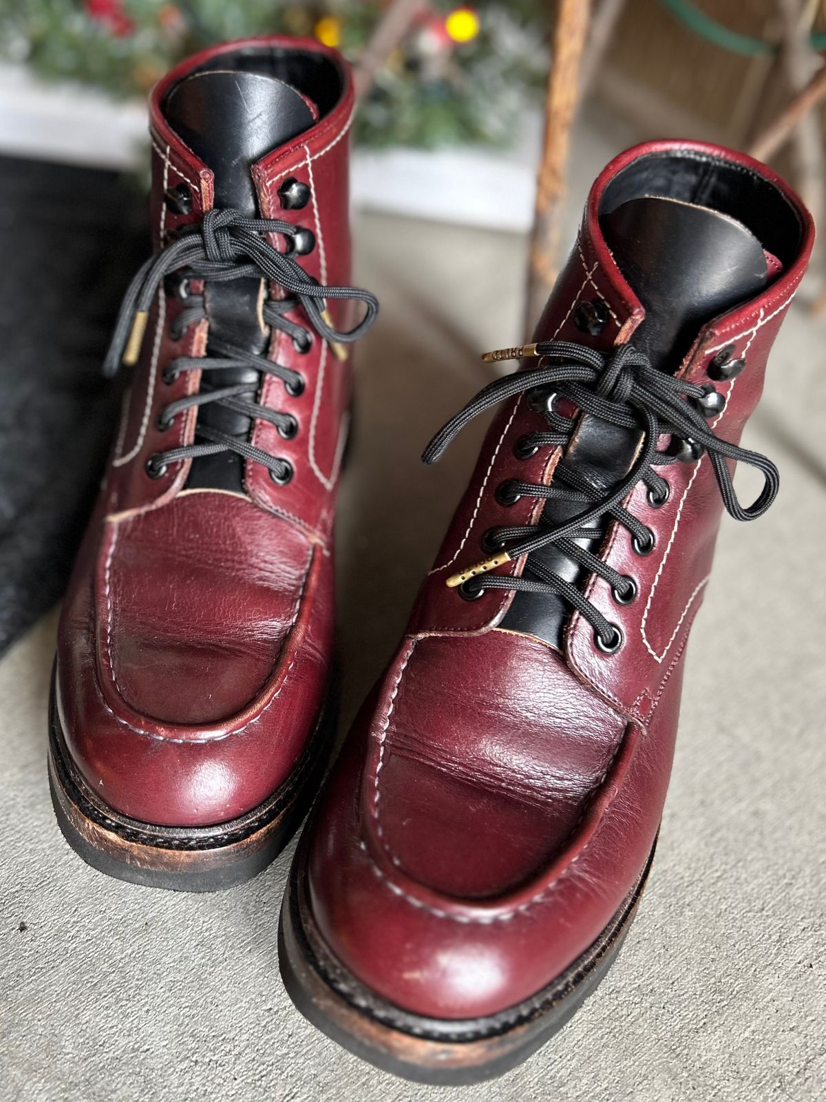 Photo by BB02 on December 2, 2025 of the Blkbrd Shoemaker Dallas in Horween Burgundy Chromexcel.