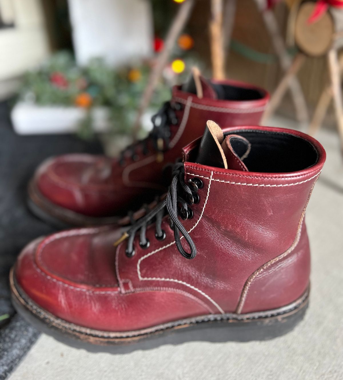 Photo by BB02 on December 2, 2025 of the Blkbrd Shoemaker Dallas in Horween Burgundy Chromexcel.