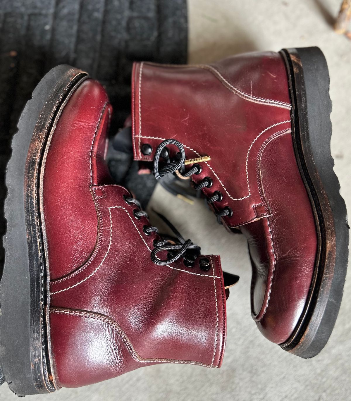 Photo by BB02 on December 2, 2025 of the Blkbrd Shoemaker Dallas in Horween Burgundy Chromexcel.